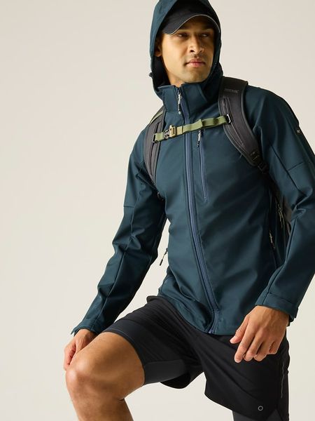 Regatta Kurtka softshellowa "Arana" w kolorze granatowym rozmiar: L. Niebieskie kurtki outdoor męskie Regatta, l, bez wzorów, bez kaptura. Za 217.23 zł.