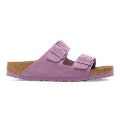 Birkenstock Arizona Suede Leather Klapki damskie. Czerwone klapki damskie Birkenstock, bez wzorów, ze skóry, bez obcasa. Za 369.99 zł.