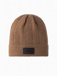 Dzianinowa męska czapka o sweterkowym splocie z naszywką – jasnobrązowa V4. Brązowe czapki męskie Ombre Clothing, z aplikacjami, z dzianiny, klasyczne. Za 129.99 zł.