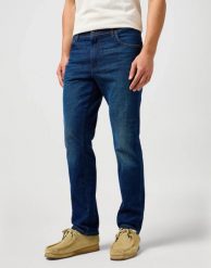 WRANGLER MĘSKIE SPODNIE JEANSOWE WRANGLER TEXAS BLUE ABYSS 112364456. Niebieskie spodnie materiałowe męskie Wrangler, bez wzorów, z jeansu. Za 219.99 zł.