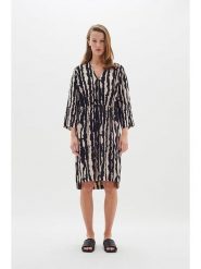InWear Sukienka w kolorze beżowo-czarnym rozmiar: 42. Brązowe sukienki damskie InWear, na co dzień, bez wzorów, bez kołnierzyka, bez ramiączek, midi, proste. Za 187.96 zł.