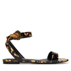 Sandały Versace Jeans Couture. Czarne sandały damskie Versace Jeans Couture, bez wzorów, z jeansu, bez obcasa, na płaskiej podeszwie. Za 799.99 zł.