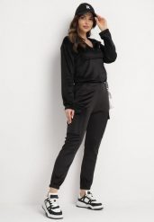 Czarny Welurowy Komplet Dresowy Bluza z Ozdobną Kieszenią i Luźne Spodnie z Kieszeniami Whisperia. Czarne bluzy bez kaptura damskie Born2be, m, z dresówki. Za 69.99 zł.