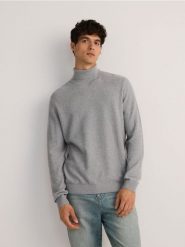 Bawełniany sweter z golfem - jasnoszary. Szare swetry męskie Reserved, l, bez wzorów, z bawełny, bez kołnierzyka. W wyprzedaży za 59.99 zł.
