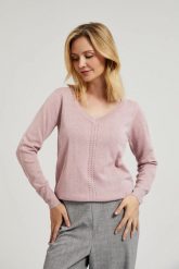 Sweter z dekoltem w serek różowy. Czerwone swetry klasyczne damskie MOODO, l, bez kołnierzyka. W wyprzedaży za 59.99 zł.