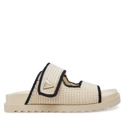 Klapki Guess. Brązowe klapki damskie Guess, z aplikacjami, bez obcasa. Za 479.99 zł.