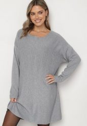 Szara Sukienka Sweterkowa z Wiskozą Ozdobiona Guzikami Riania. Szare sukienki damskie Born2be, na zimę, xl, bez wzorów, z dzianiny, bez kołnierzyka, bez ramiączek, mini. W wyprzedaży za 63.99 zł.
