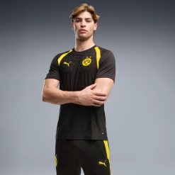 Koszulka piłkarska na trening Borussia Dortmund 26/27. T-shirty sportowe męskie Puma, xl, z materiału, bez ramiączek, na fitness i siłownię. Za 219.99 zł.