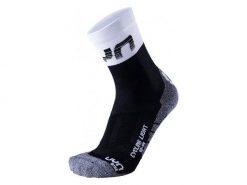 Skarpety do rolek UYN Light Mens Socks Black White 2021. Białe skarpetki męskie UYN, bez wzorów, z dzianiny. Za 74.99 zł.