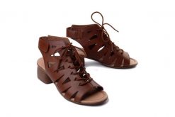 Rieker Remonte R8776-24 Brązowy, sandały damskie. Brązowe sandały damskie Rieker Remonte, bez wzorów, ze skóry, bez obcasa. Za 389.90 zł.