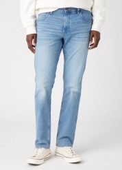 WRANGLER GREENSBORO MĘSKIE SPODNIE JEANSOWE CASSIDY W15QHR355. Spodnie materiałowe męskie Wrangler, bez wzorów, z jeansu. Za 239.99 zł.