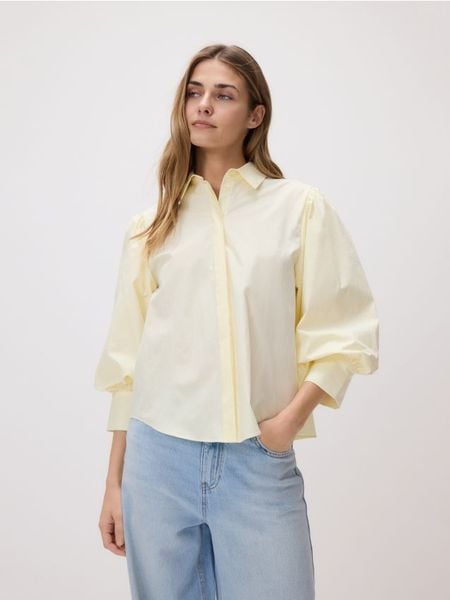 Koszula z bufiastymi rękawami - jasnożółty. Żółte koszule damskie Reserved, l, bez wzorów, z bawełny, bez kołnierzyka, bez ramiączek. Za 139.99 zł.
