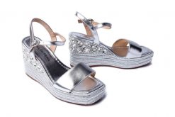 ALMA EN PENA V240956 diva silver, sandały damskie. Szare sandały damskie Alma En Pena, bez wzorów, ze skóry, bez obcasa, na koturnie. Za 377.94 zł.