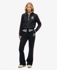 Superdry Spodnie Country Club Track – Prosty krój, kontrastowe paski. Niebieskie spodnie sportowe damskie Superdry., z bawełny. Za 308.35 zł.