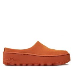 Klapki Nike. Brązowe klapki damskie Nike, bez wzorów, bez obcasa. Za 409.99 zł.