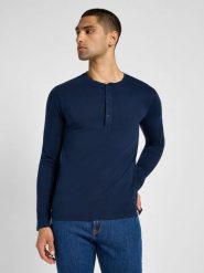 LEE MĘSKA KOSZULKA LONGSLEEVE LEE LS HENLEY INKY BLUE 112355567. Niebieskie koszulki męskie z długim rękawem Lee, m. Za 99.99 zł.