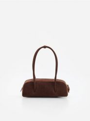 Zamszowa torebka na ramię - brązowy. Brązowe torebki klasyczne damskie Reserved, bez wzorów, z zamszu, zamszowe, bez dodatków. Za 279.99 zł.