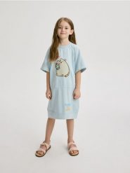 Sukienka z motywem Pusheen - jasnoniebieski. Niebieskie sukienki dziewczęce Reserved, bez wzorów, z bawełny, bez ramiączek. W wyprzedaży za 69.99 zł.