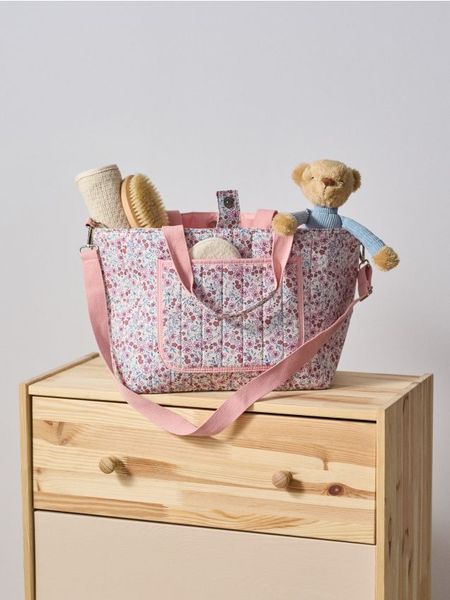 Torba na wózek w kwiaty - wielobarwny. Torebki klasyczne damskie Sinsay, bez wzorów, bez dodatków. Za 59.99 zł.