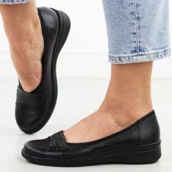 Czarne skórzane Polskie półbuty damskie Gregors 1120. Czarne półbuty damskie GREGORS, bez wzorów, z jeansu, biznesowe, bez obcasa, na płaskiej podeszwie. Za 359.00 zł.