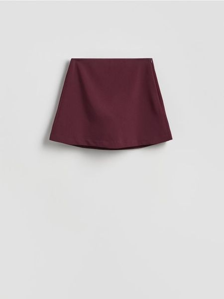 Spódnico-szorty z dodatkiem wiskozy - burgundowy. Czerwone szorty damskie Reserved, bez wzorów, z tkaniny. Za 99.99 zł.