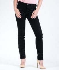 WRANGLER SLIM BLACK DAMSKIE SPODNIE SZTRUKSOWE SZTRUKS W28LEK100. Czarne spodnie materiałowe damskie Wrangler, bez wzorów, z materiału. Za 219.99 zł.