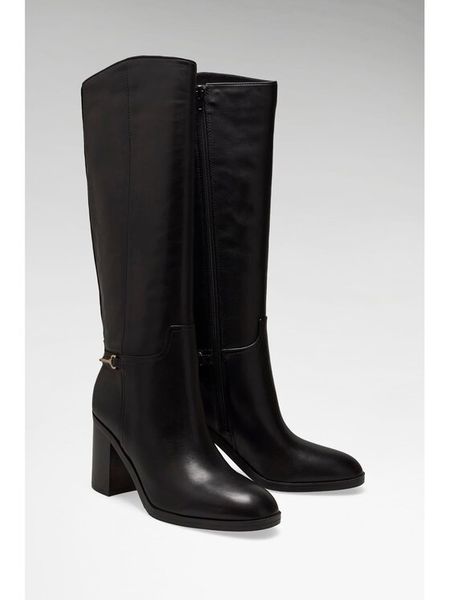 Guess Kozaki 184834 Czarny. Czarne kozaki damskie Guess, bez obcasa, na słupku. Za 954.99 zł.