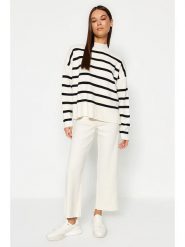 Trendyol Sweter w kolorze biało-czarnym rozmiar: S. Białe golfy damskie Trendyol, s, bez wzorów, bez ramiączek. Za 142.45 zł.