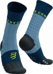 Skarpety biegowe Compressport Pro Racing Socks Winter Trail. Niebieskie skarpetki damskie Compressport, bez wzorów, z denimu. Za 139.60 zł.