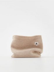 Komin z haftem - beżowy. Brązowe szaliki dziecięce Reserved, z dzianiny, bez ramiączek. W wyprzedaży za 15.99 zł.