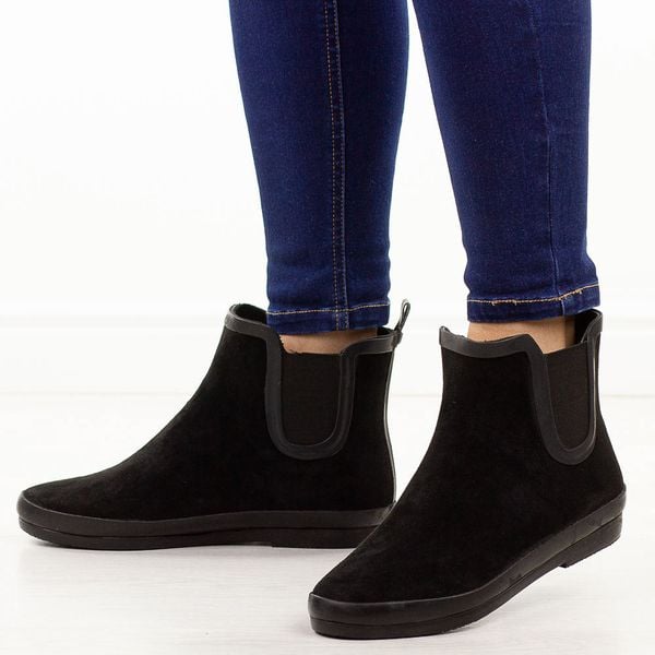 Czarne kalosze damskie Potocki 36063. Czarne botki damskie POTOCKI, na jesień, z gumy, eleganckie, z okrągłym noskiem, bez obcasa, bez zapięcia. Za 89.00 zł.