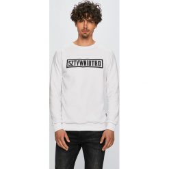 HBO Sztywniutko - Bluza. Białe bluzy bez kaptura męskie HBO Sztywniutko, l, z bawełny. W wyprzedaży za 139.90 zł.