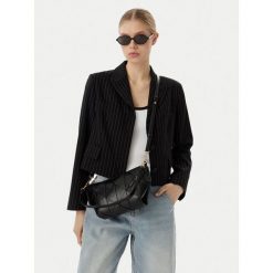 Torebka Calvin Klein. Czarne torebki klasyczne damskie CALVIN KLEIN, bez wzorów, bez dodatków. Za 569.99 zł.