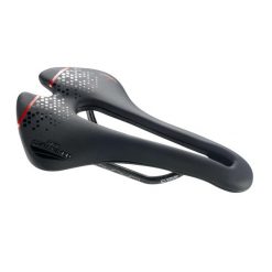 Siodło Selle San Marco Aspide Szorty Open-Fit Carbon FX. Czarne szorty męskie SELLE SAN MARCO, bez wzorów, sportowe. Za 916.85 zł.