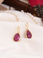 Pierres delicates Pozłacane kolczyki z agatami rozmiar: onesize. Różowe kolczyki damskie Pierres delicates, z agatem, pozłacane, z zapięciem typu bigiel. Za 39.99 zł.