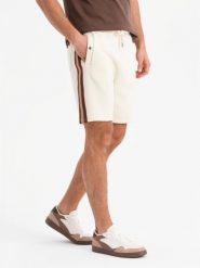 Dresowe męskie szorty z lampasami i ściągaczem w pasie – kremowe V3 OM-SRSK-0156 - XXL. Białe szorty męskie Ombre Clothing, z bawełny, bez kołnierzyka. W wyprzedaży za 59.99 zł.