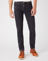 WRANGLER LARSTON MĘSKIE SPODNIE JEANSOWE JEANS DŻINSY BLACK LIGHTNING W18S8930A 112145861. Czarne jeansy męskie Wrangler. Za 229.99 zł.