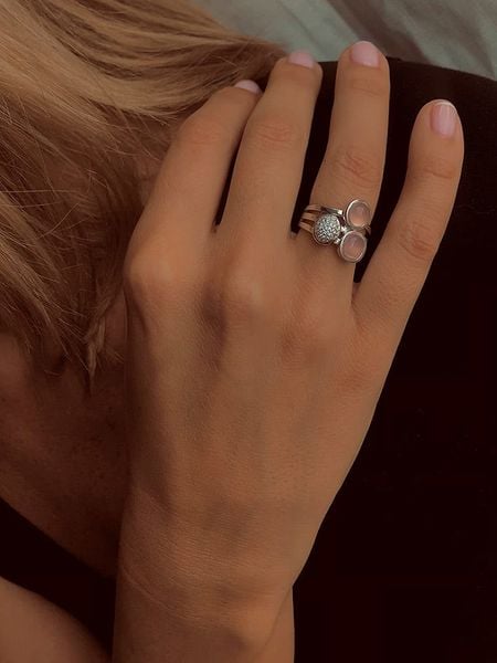 Les Petites Précieuses Srebrny pierścionek z kamieniami szlachetnymi rozmiar: 54. Różowe pierścionki damskie Les Petites Précieuses, z cyrkonią, srebrne. Za 348.90 zł.