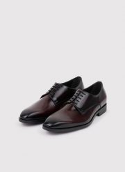 PAKO LORENTE – Eleganckie obuwie męskie w kolorze bordowym. Czerwone buty wizytowe męskie Pako Lorente, bez zapięcia. Za 599.99 zł.