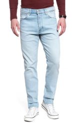 WRANGLER SPODNIE MĘSKIE SLIDER FULL THROTTLE W18RRE847 112127386. Niebieskie spodnie materiałowe męskie Wrangler, bez wzorów, z jeansu. W wyprzedaży za 159.99 zł.