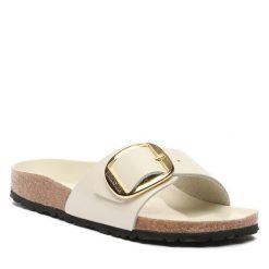 Klapki Birkenstock. Brązowe klapki damskie Birkenstock, bez wzorów, bez obcasa. Za 589.99 zł.