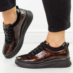 Brązowe skórzane półbuty damskie Filippo Dp8097/26. Brązowe półbuty damskie Filippo, bez wzorów, z jeansu, eleganckie, z okrągłym noskiem, bez obcasa, na koturnie. Za 259.00 zł.