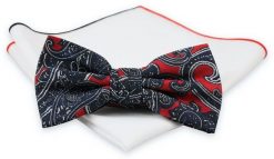 Ciemna Granatowa Mucha z Białą Poszetką -CHATTIER- Męska, w Czerwony Wzór Paisley, Orientalna. Czerwone krawaty i muchy męskie Chattier, bez wzorów, eleganckie. Za 59.00 zł.