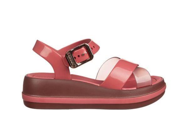 Sandały Azaleia Marie Sandal Plat Fem Red 198052, Różowy - 40. Czerwone sandały damskie Azaleia, bez wzorów, z syntetyku, bez obcasa. W wyprzedaży za 89.10 zł.