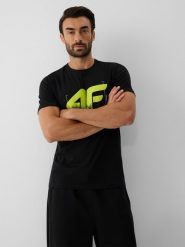 4F T-shirt regular z nadrukiem męski - czarny M. Czarne t-shirty męskie 4f, m, bez wzorów, z bawełny, bez kołnierzyka. Za 59.99 zł.