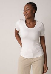 Biały Prążkowany T-shirt Ozdobiony po Bokach Marszczeniem Nedisa. Białe t-shirty damskie Born2be, m, bez wzorów, z jeansu, bez kołnierzyka. Za 49.99 zł.