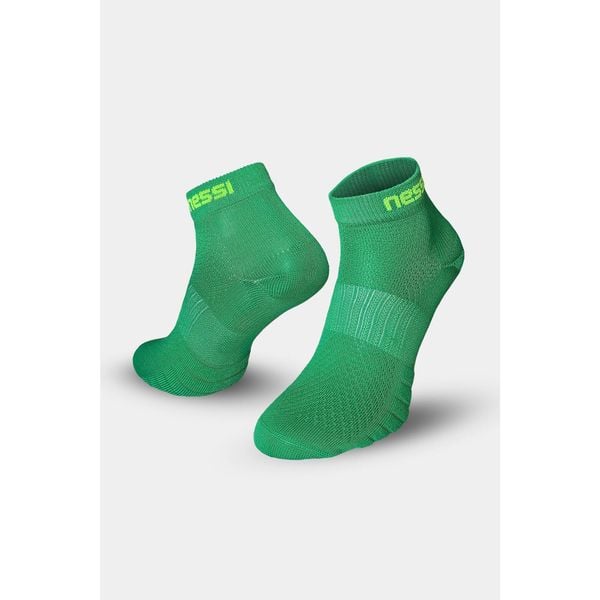 Bezszwowe skarpety oddychające Nessi Sportswear. Zielone skarpetki damskie NESSI SPORTSWEAR, bez wzorów. Za 59.90 zł.
