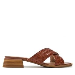 Klapki Caprice. Brązowe klapki damskie Caprice, bez wzorów, bez obcasa. Za 219.99 zł.