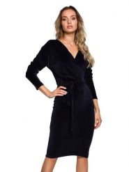 Made of emotion Sukienka w kolorze granatowym rozmiar: XXL. Niebieskie sukienki damskie Made Of Emotion, xxl, bez wzorów, z tkaniny, bez kołnierzyka, bez ramiączek, midi, kopertowe. Za 222.95 zł.