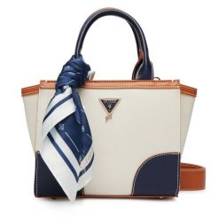 Torebka Guess. Brązowe torebki klasyczne damskie Guess, z aplikacjami, bez dodatków. Za 349.99 zł.